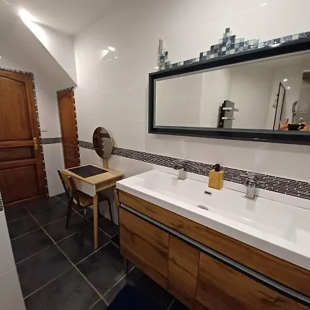 Maison Cosy En Plein Centre De 7 Personnes Et 1 Bebe Avec Patio *