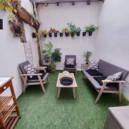 Maison Cosy En Plein Centre De 7 Personnes Et 1 Bebe Avec Patio * Saint-Flour (Cantal)