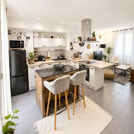 Maison Cosy En Plein Centre De 7 Personnes Et 1 Bebe Avec Patio דירה *